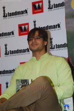 Vivek Oberoi at Secret of Nagas book launch in Mumbai on 19th Aug 2011 (34).JPG